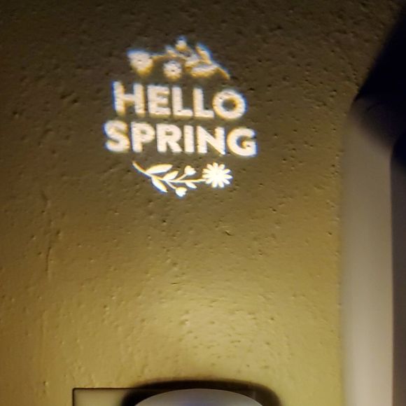 Bath & Body Works Wallflowers Hello Spring Projector LightUp Home Fragrance Plug - Picture 8 of 8